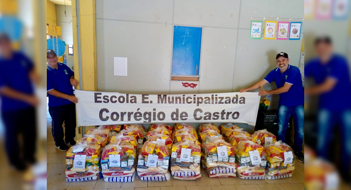 Kits da merenda escolar são entregues a alunos da rede municipal de ensino, em Santa Maria Madalena