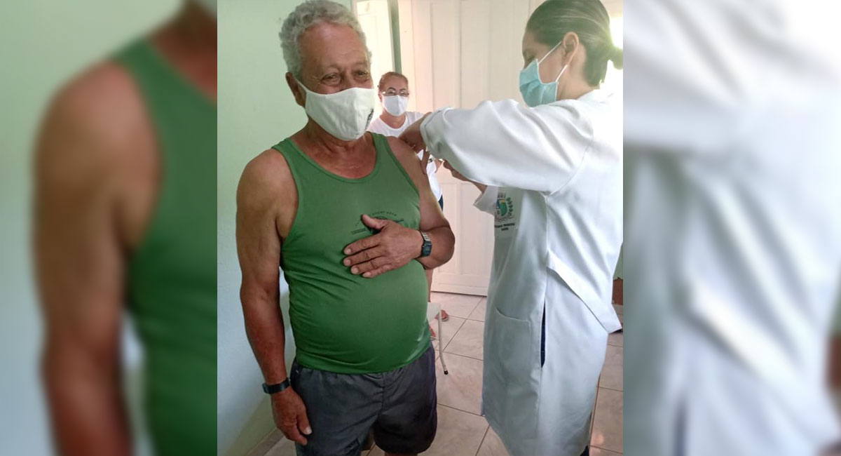 Idosos de 75 a 79 anos começam a ser vacinados contra a Covid-19 em Santa Maria Madalena.