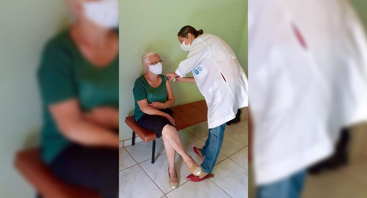Idosos entre 85 e 89 anos começam a ser vacinados em Santa Maria Madalena