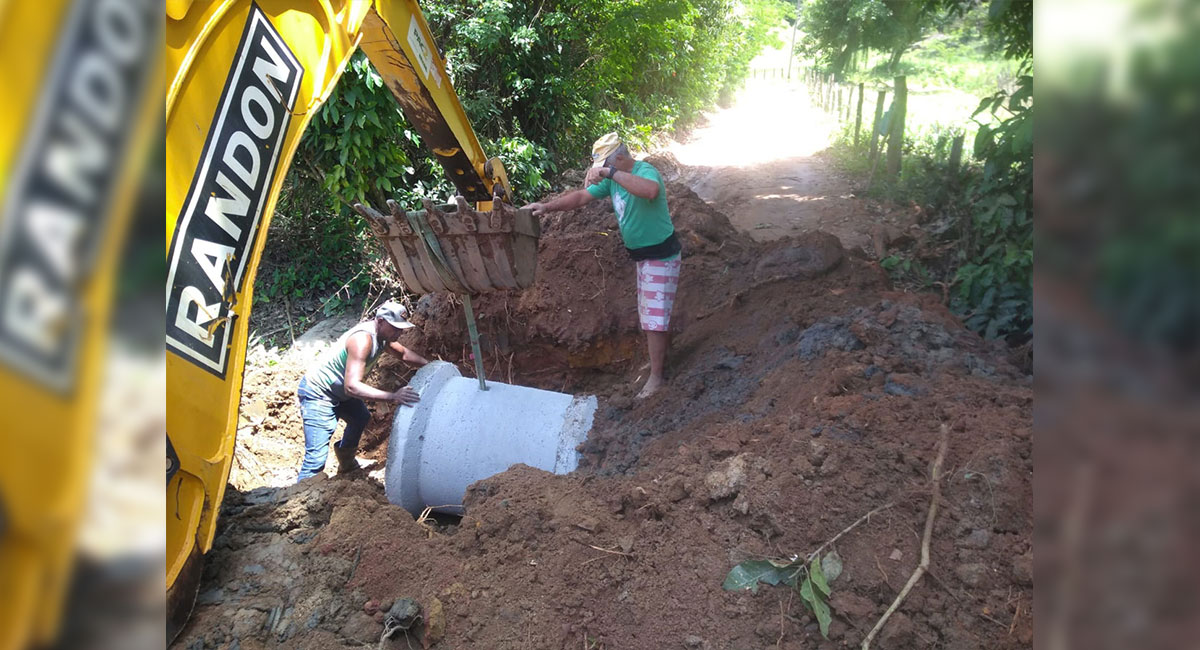 Prefeitura executa serviços de melhorias e instala novos bueiros na entrada do condomínio Guadalajara em Triunfo