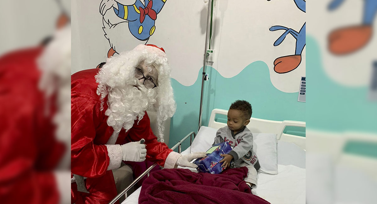 Visita do Papai Noel leva esperança e alegria aos pacientes do hospital Basileu Estrela