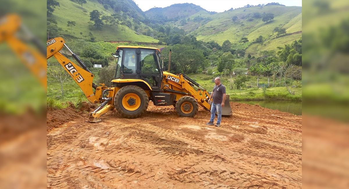 Prefeitura segue recuperando estradas vicinais do município