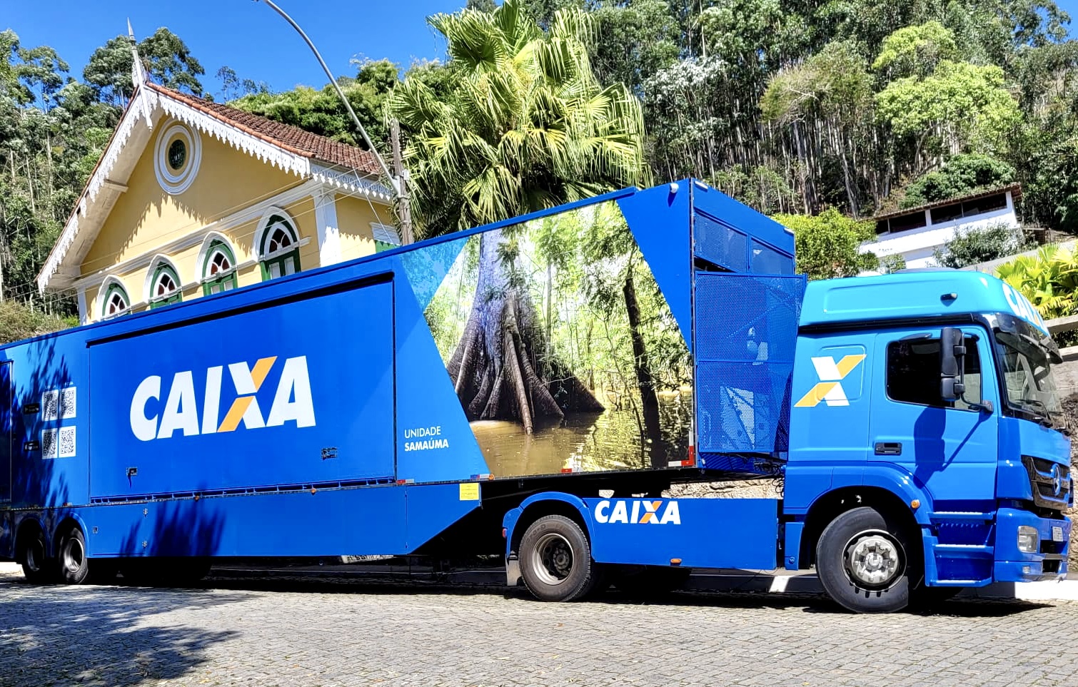 Caminhão da Caixa Econômica chega a Santa Maria Madalena