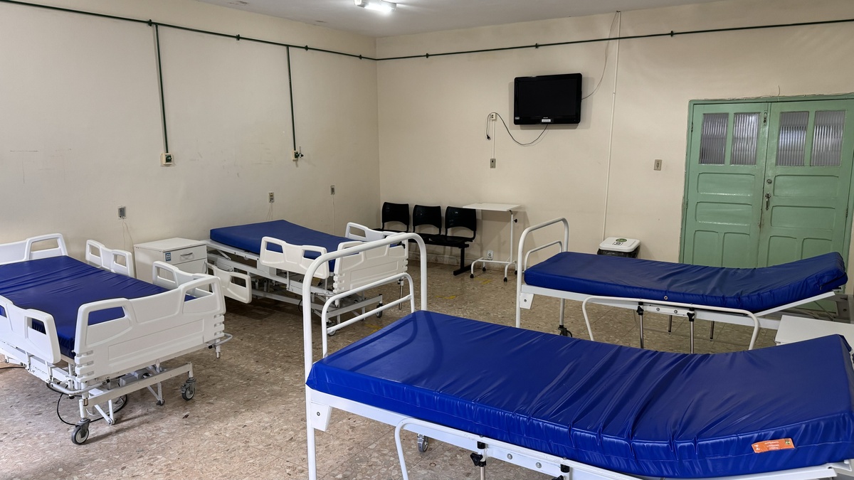 Secretaria de Saúde abre sala de hidratação venosa no Hospital Basileu Estrela