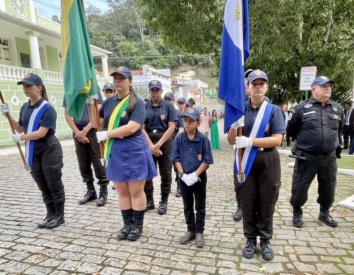 Santa Maria Madalena celebra 163 anos com tradicional desfile cívico