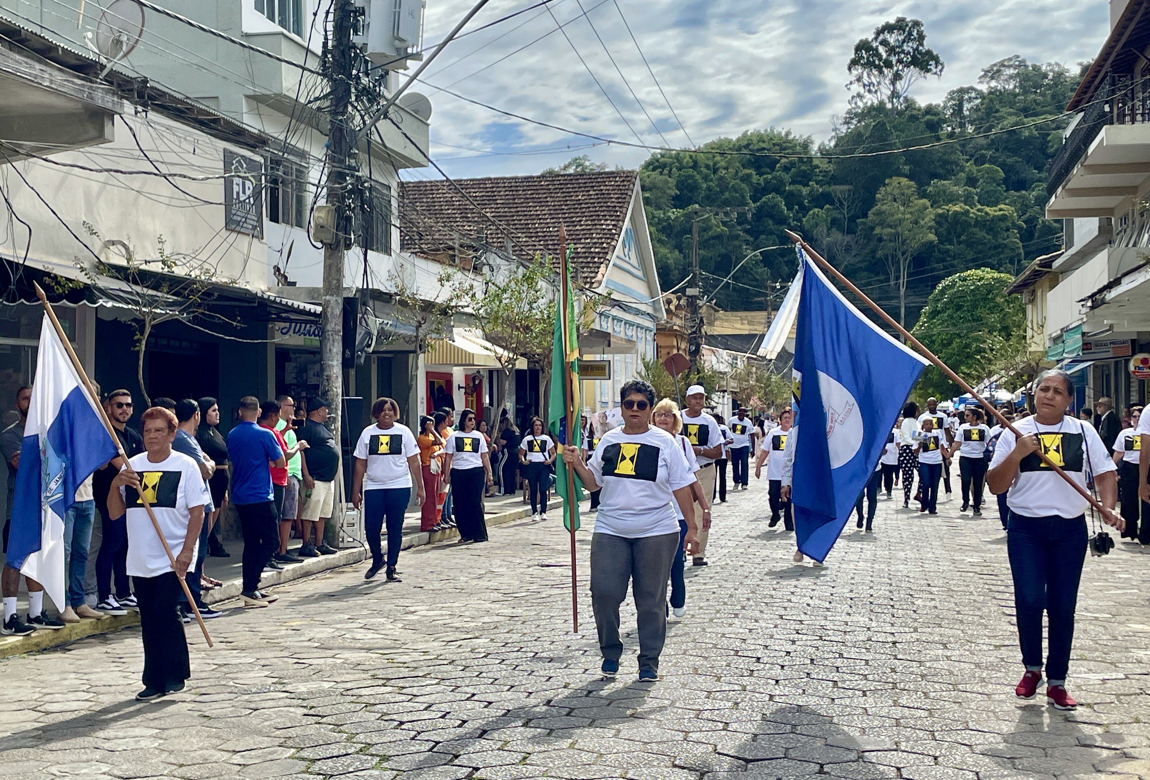 Grupo do SCFV participa do Desfile Cívico em comemoração aos 163 anos do município