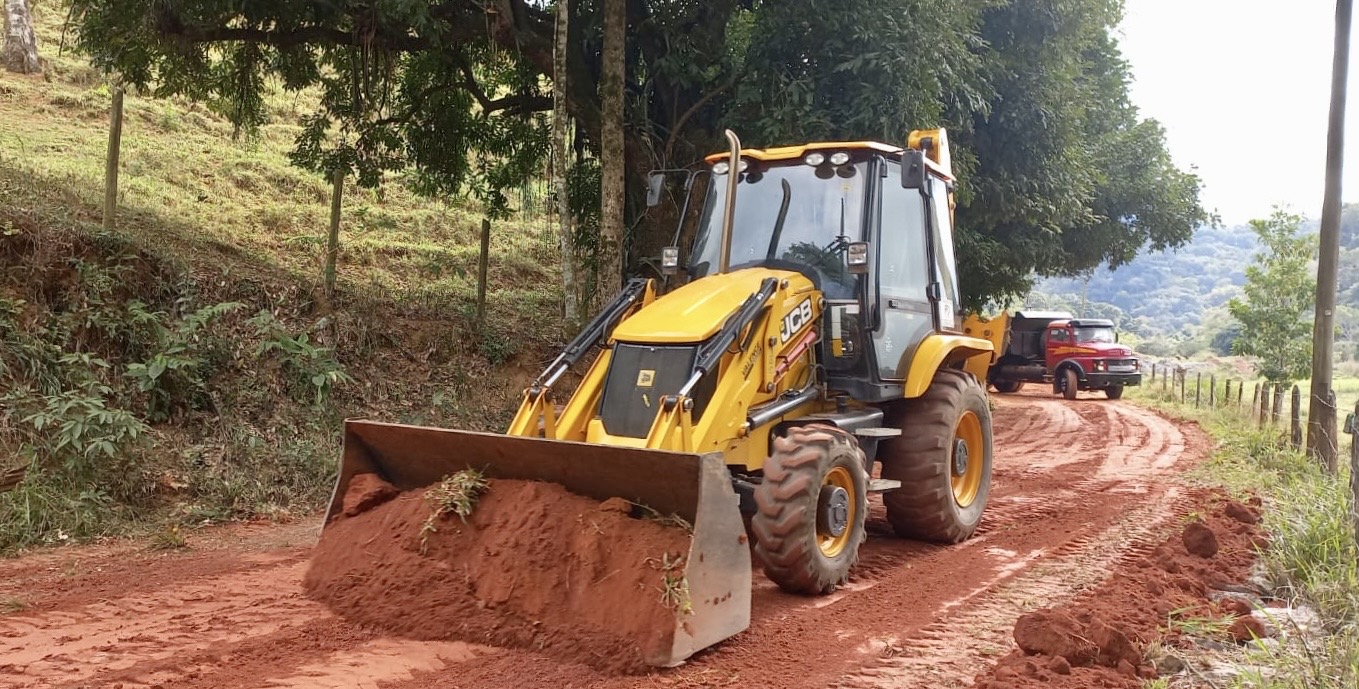 As obras não param: Prefeitura avança na manutenção das estradas rurais