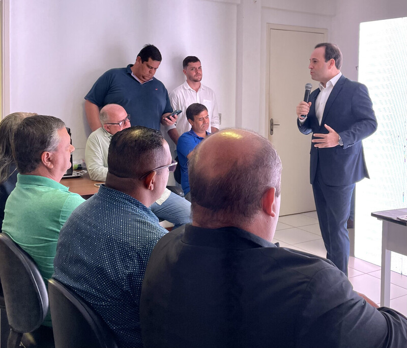 Santa Maria Madalena recebe ex-prefeito de Miguel Pereira, André Português, para diálogo sobre inovação e turismo