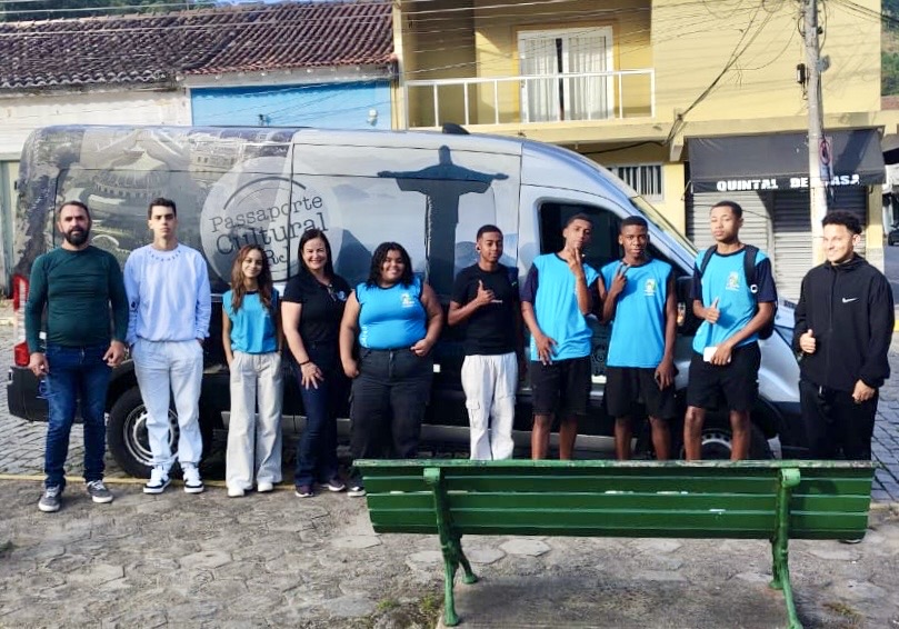 Estudantes do EJA do CIEP 273 participam de visita ao Centro Cultural Futuros – Arte e Tecnologia