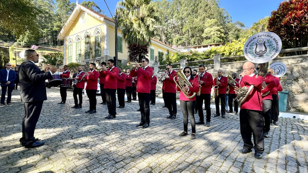 Santa Maria Madalena celebra 164 anos com tradicional desfile cívico